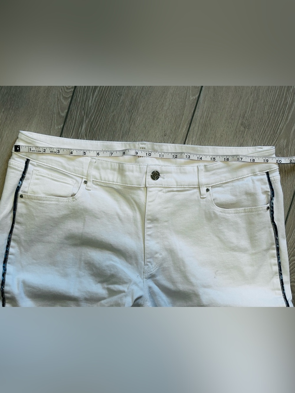 MAKE OFFER - White House Black Market White Cropped Stretch Jeans w/Blue Trim - Picture 6 of 9